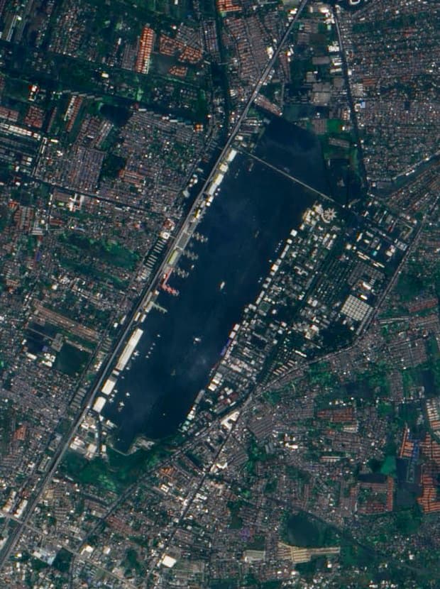 Flood Waters Inundate a Bangkok Airport cropped
